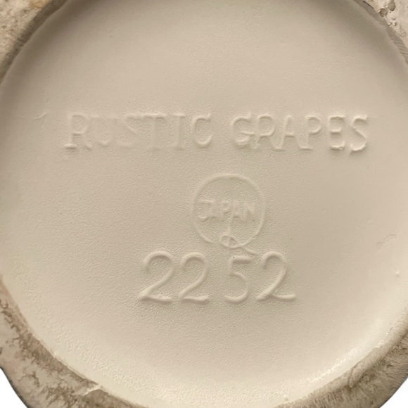 Elegant Cream Ornate Ceramic Hand-“Rustic Grapes” Painted Planter Made in Japan - Picture 4 of 5